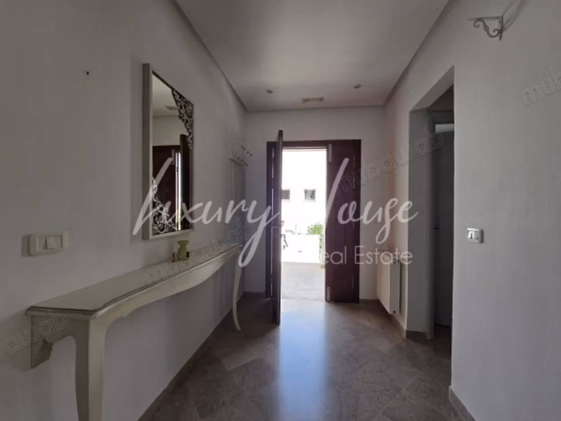 Villa floor S3 empty or furnished in La Marsa