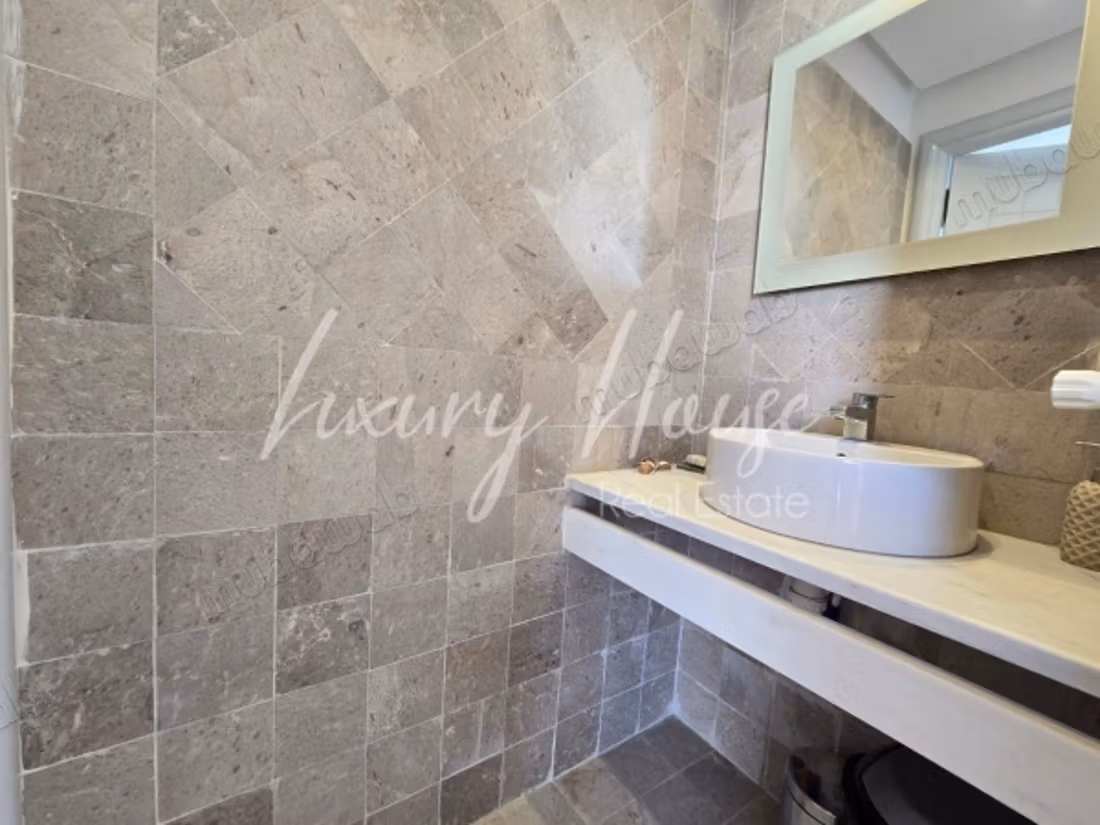 Villa floor S3 empty or furnished in La Marsa