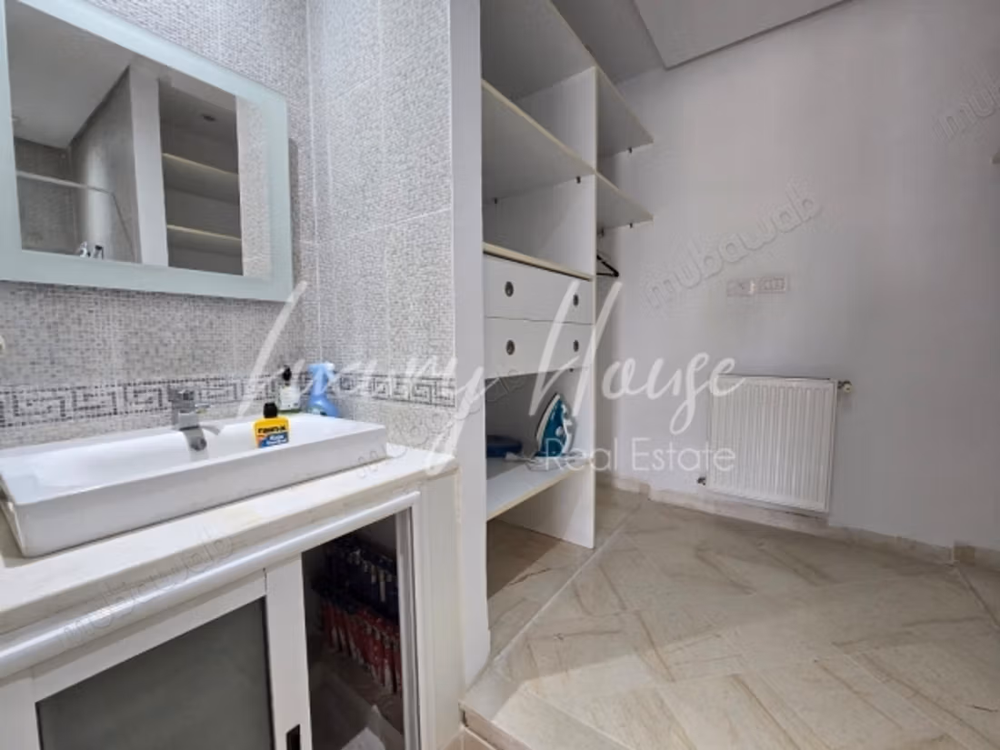 Villa floor S3 empty or furnished in La Marsa