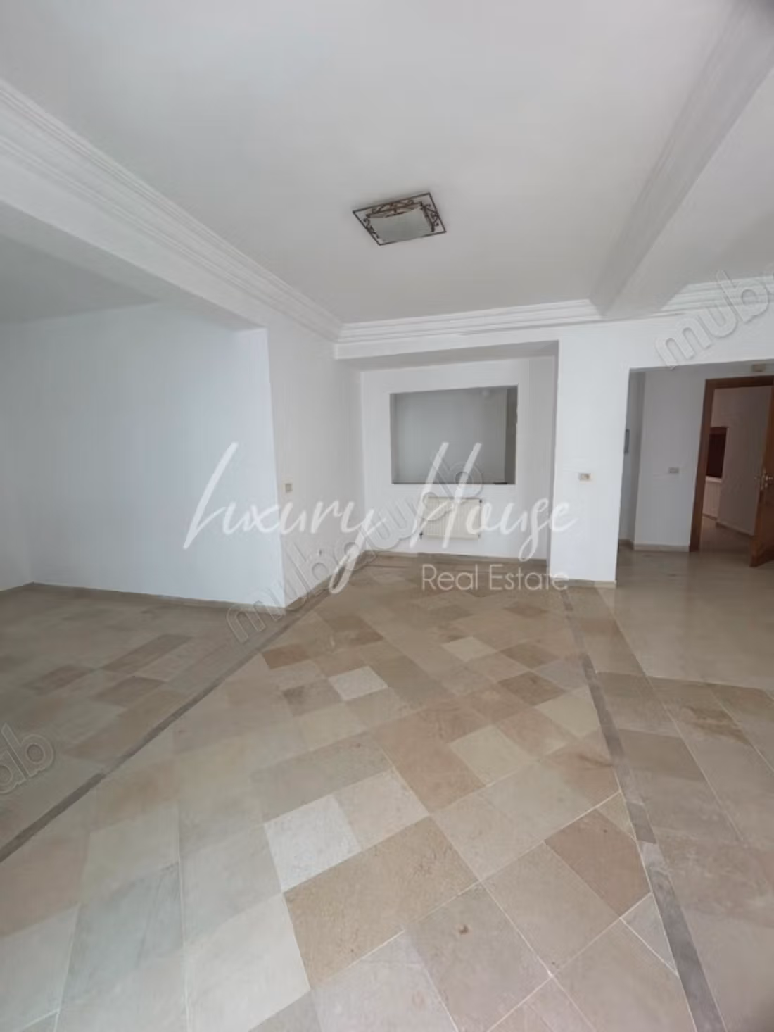 Villa floor S3 empty or furnished in La Marsa