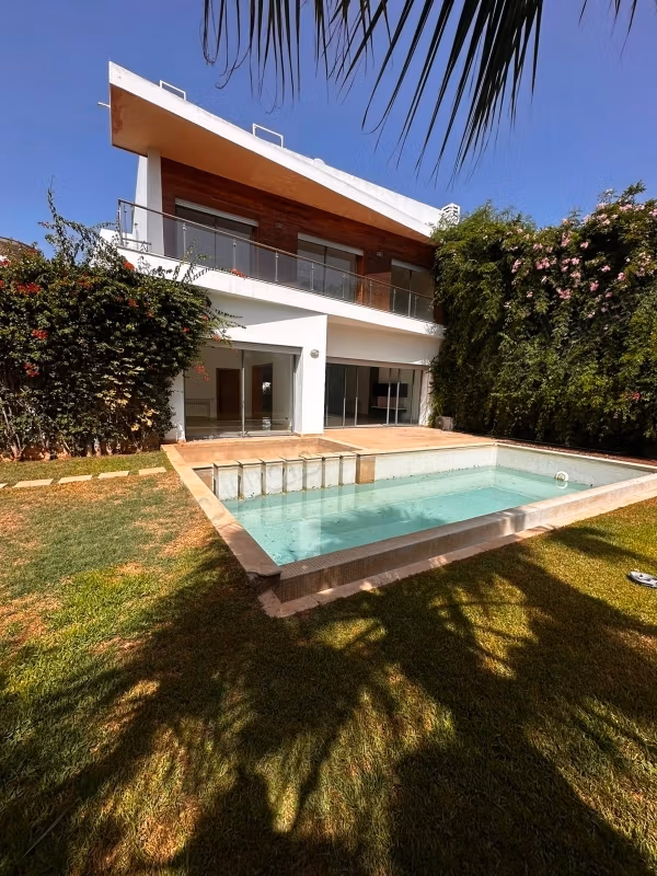 À Louer – Villa de Luxe Vide à Ain Diab