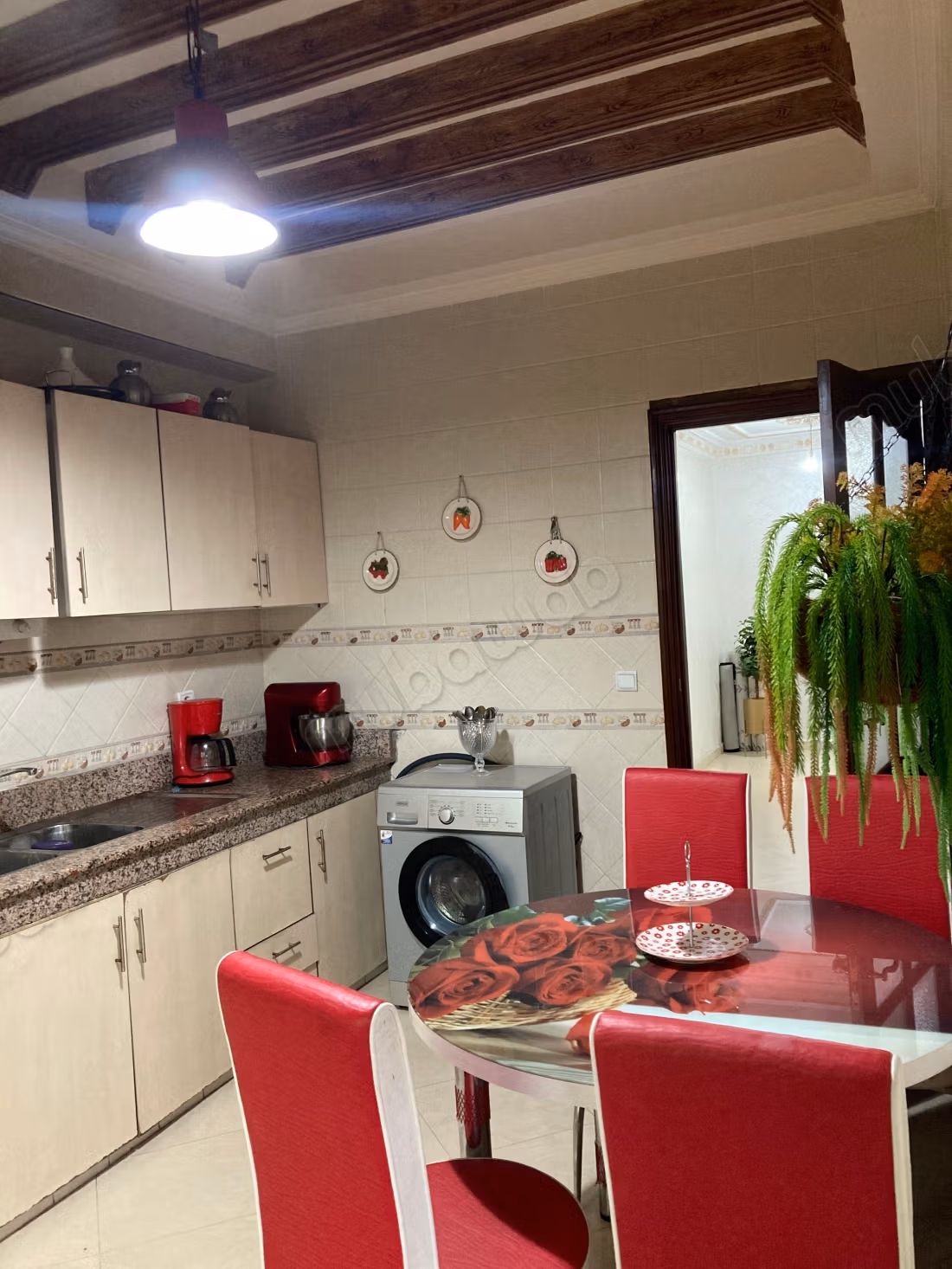 Affitto stagionale ad Ahlane. 4 camere. Internet