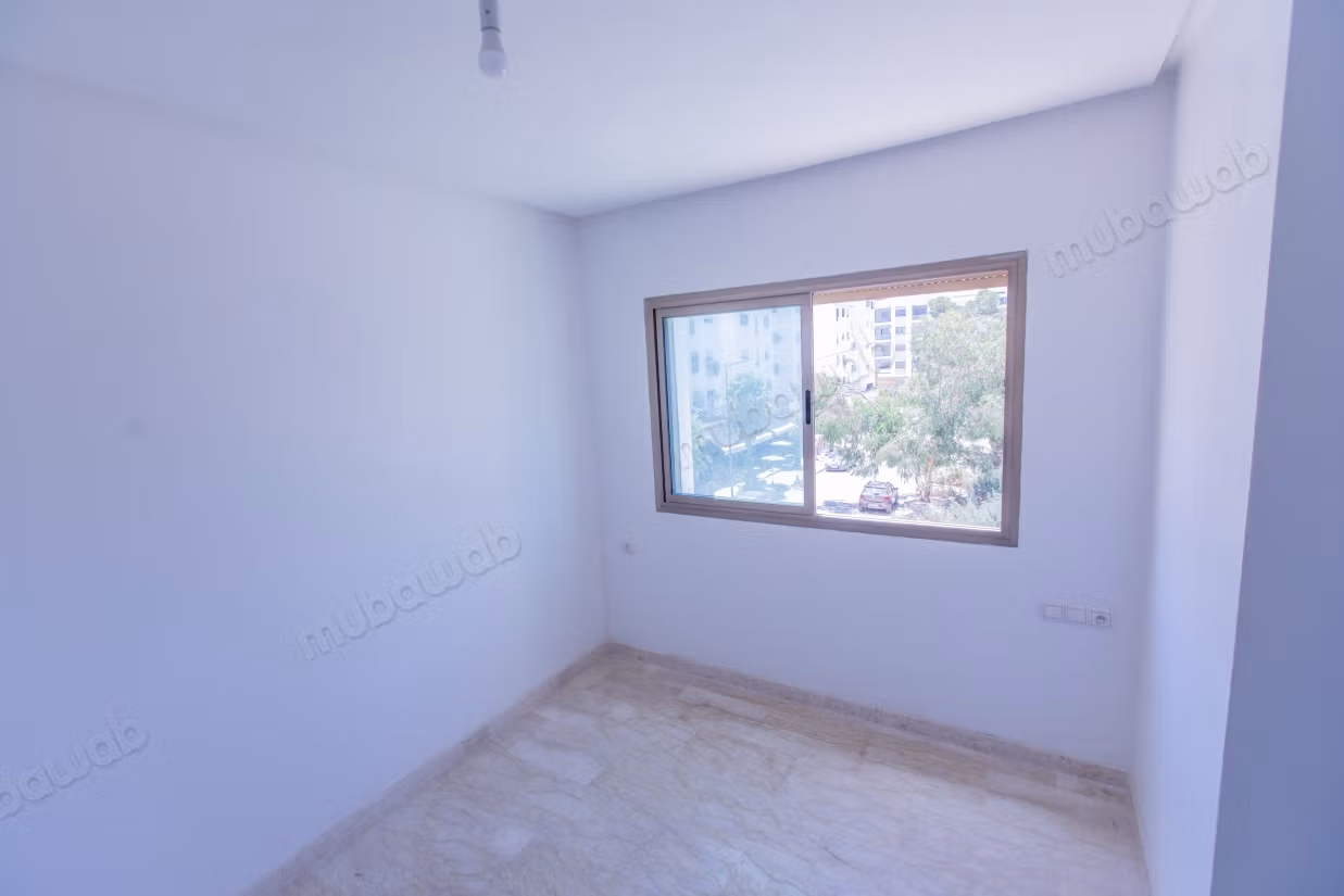 Local commercial en vente à Bouskoura. Surface de 32 m²