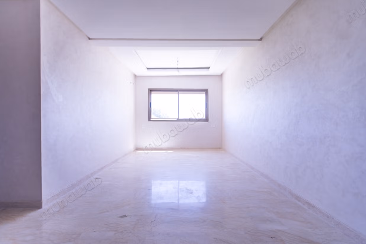 Vend local commercial à Bouskoura. Superficie 105 m²