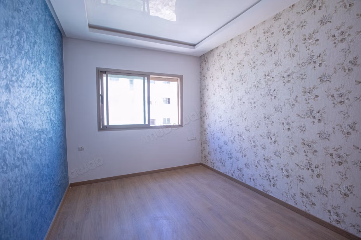 Vend local commercial à Bouskoura. Superficie 105 m²