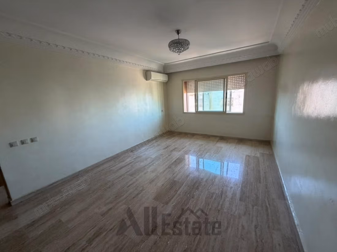 Empty apartment for rent - Residence Les Champs 4