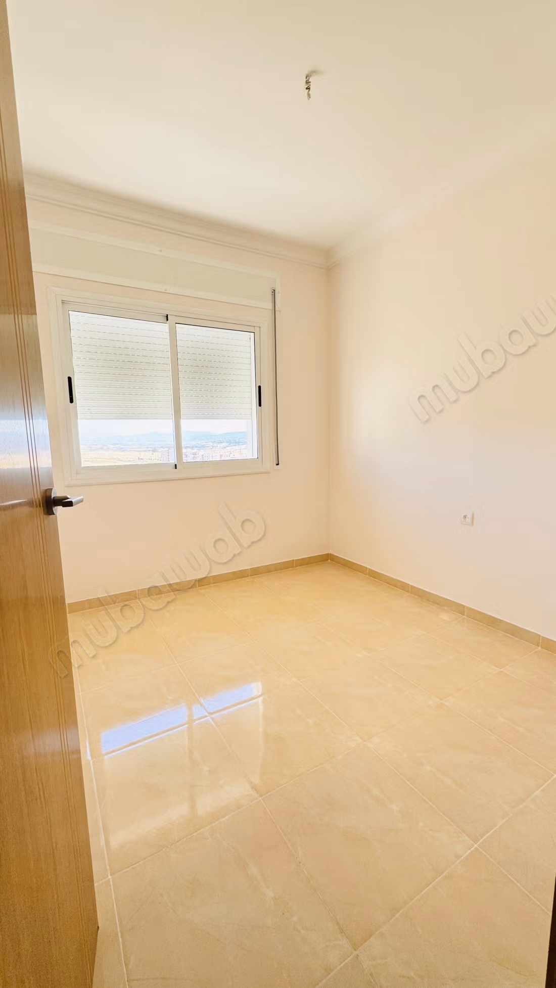 Apartment for rent in Hay Hassani. 2 beautiful bedrooms. Quiet environment with mountain view, double glazing.