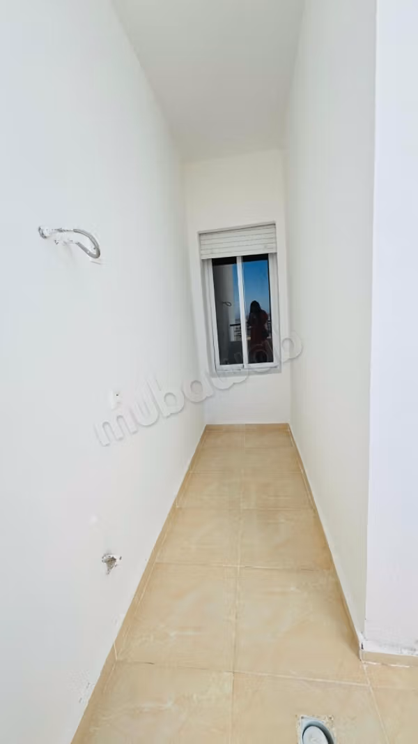 Appartement à louer à Hay Hassani. 2 belles chambres. Environnement calme avec vue montagne, double vitrage
