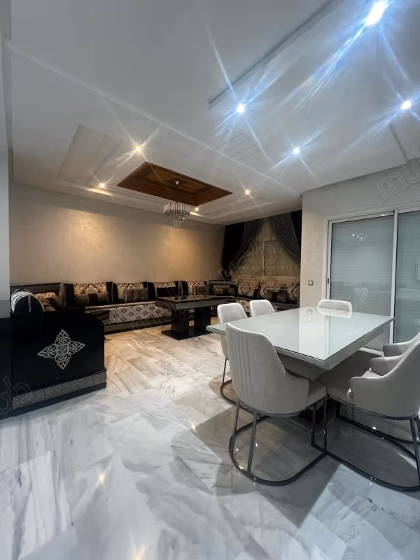 Appartement à l'achat à Mozart.
Surface de 124 m².
Bien meublé