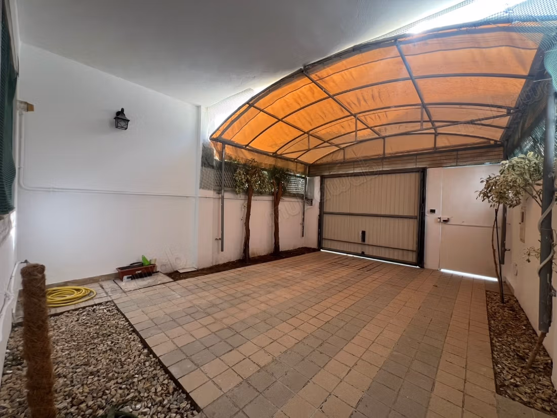 Duplex meublé indepandant avec jardin et terasse