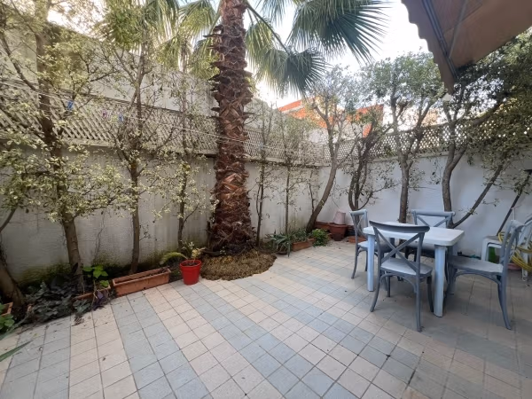 Duplex meublé indepandant avec jardin et terasse