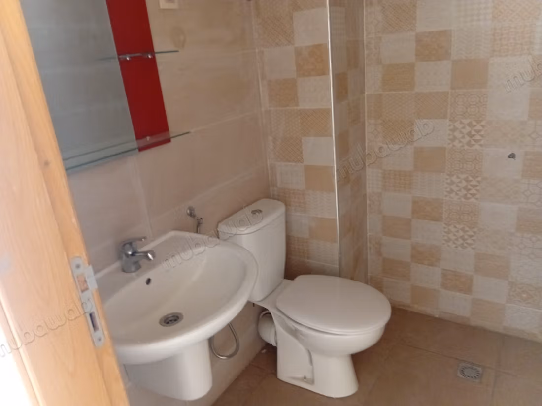 Office rental in Guéliz. Area 52 m². Elevator