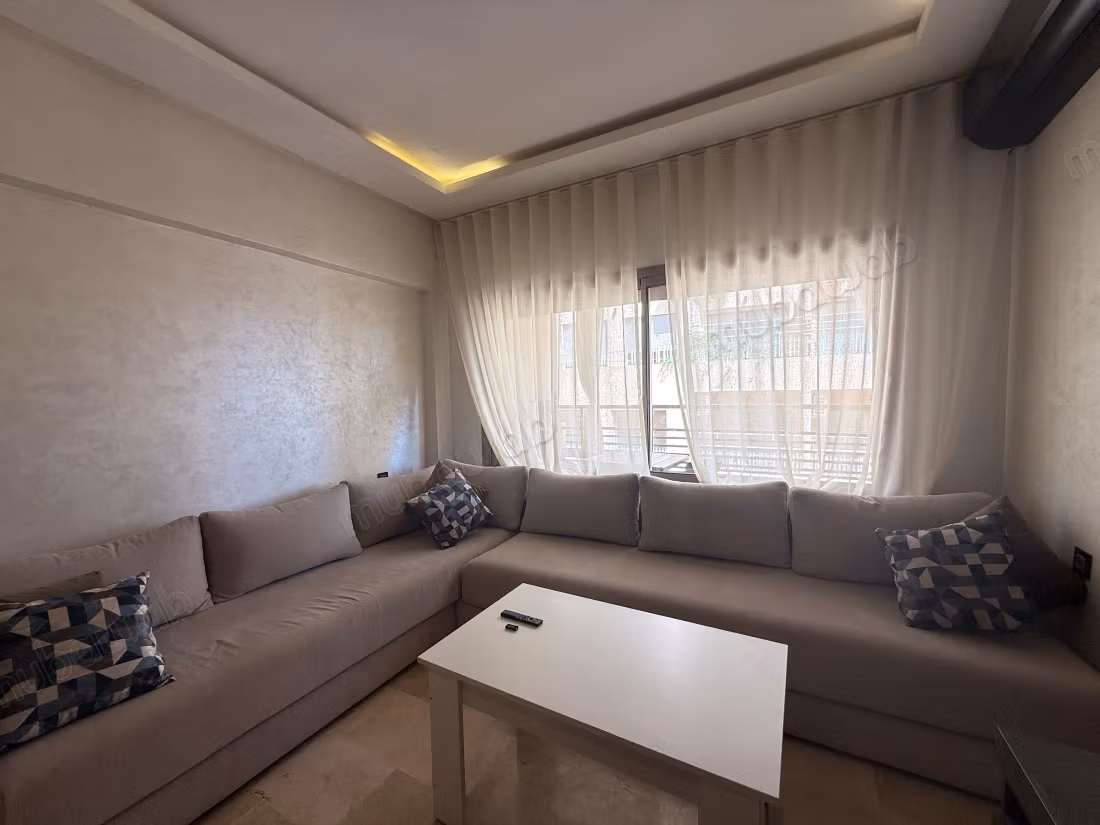 Superbe studio à vendre à Route Casablanca. 
1 chambre. 
Bien meublé — 2