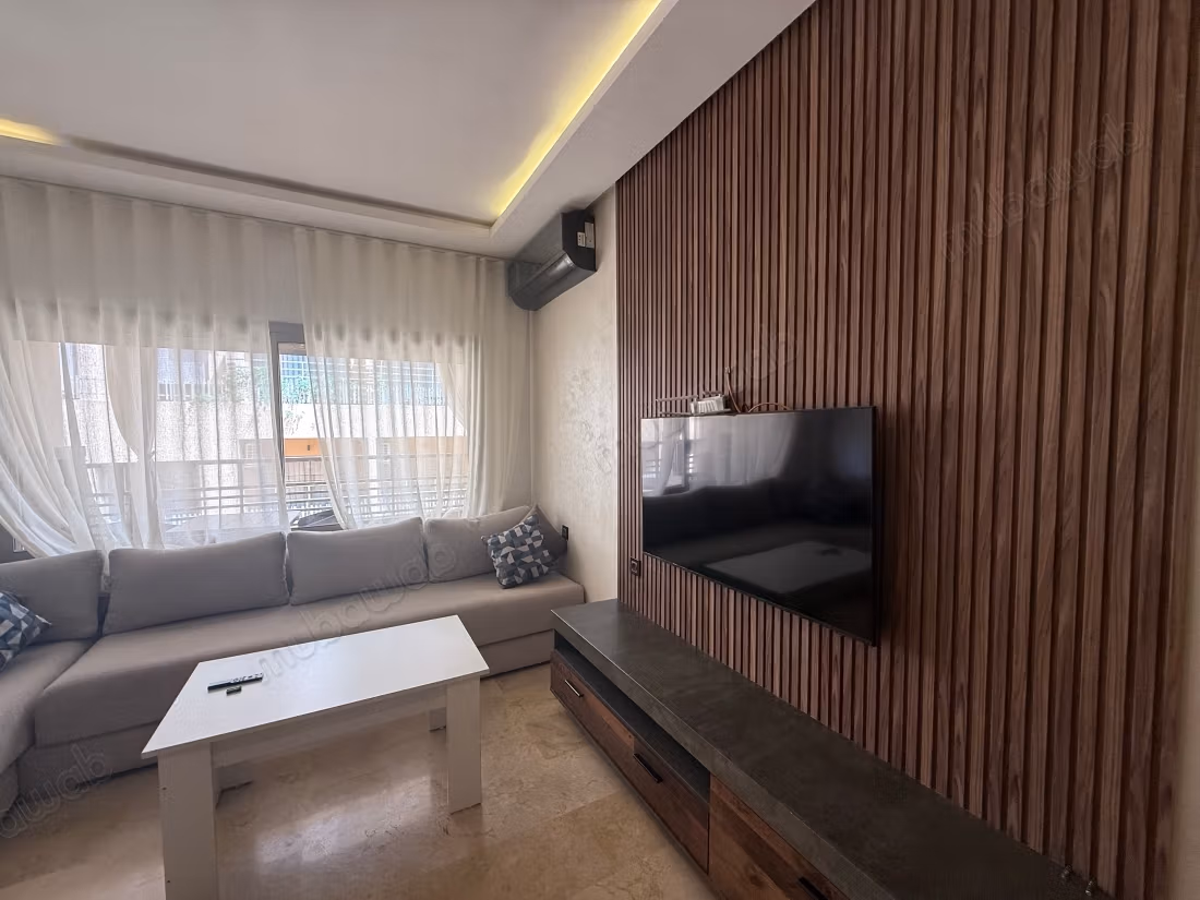 Superbe studio à vendre à Route Casablanca. 
1 chambre. 
Bien meublé — 4