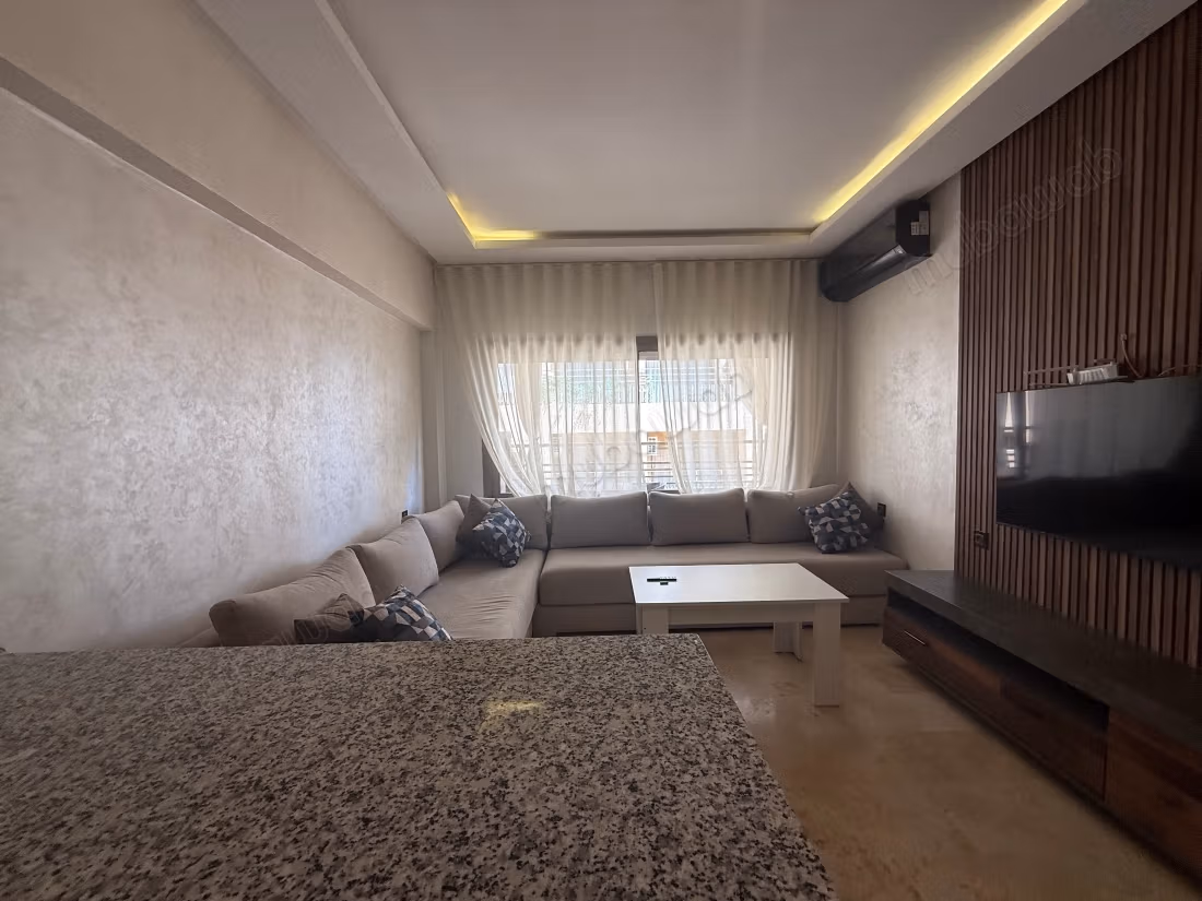 Superbe studio à vendre à Route Casablanca. 
1 chambre. 
Bien meublé — 5