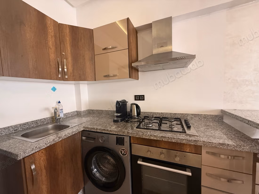 Superbe studio à vendre à Route Casablanca. 
1 chambre. 
Bien meublé — 6