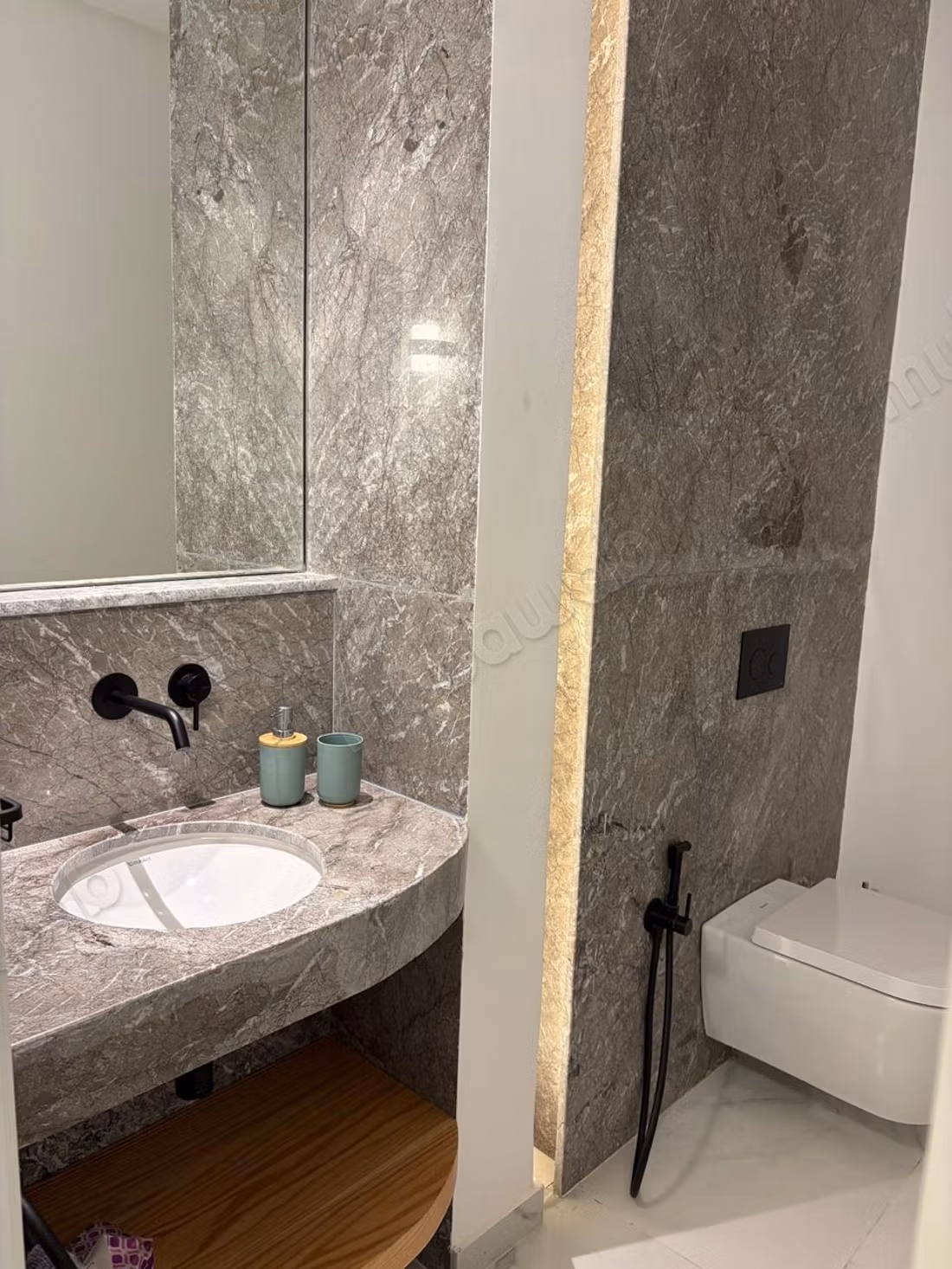 Appartamento con 3 camere da letto arredato in affitto ad Aindiab, residence chiusa con piscina