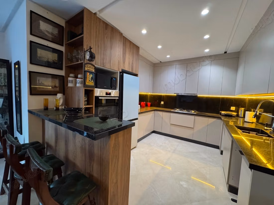 Appartamento in affitto a Oasis. Superficie di 136 m². Arredato