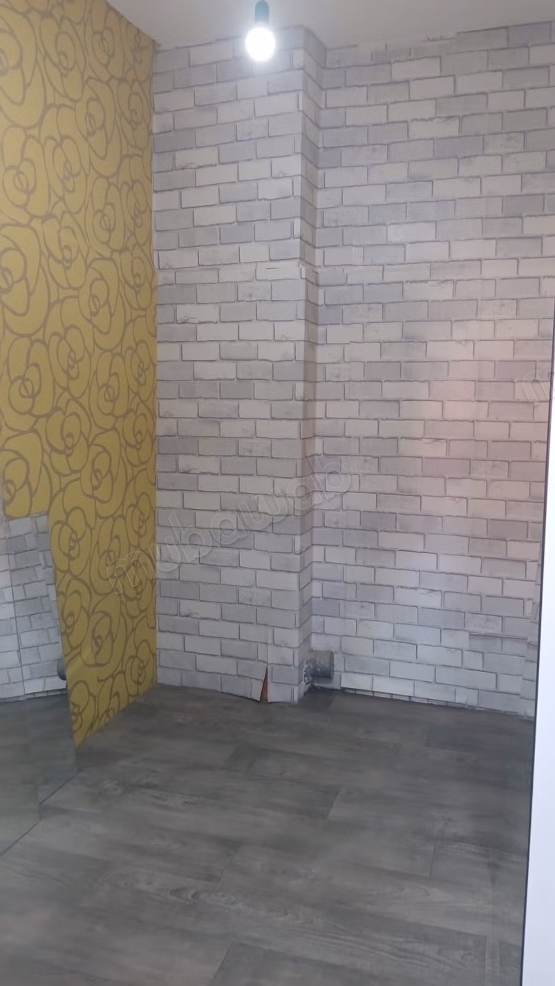 Bel appartement COMMERCIAL en location en Centre ville. Surface totale 75 m². Double vitrage