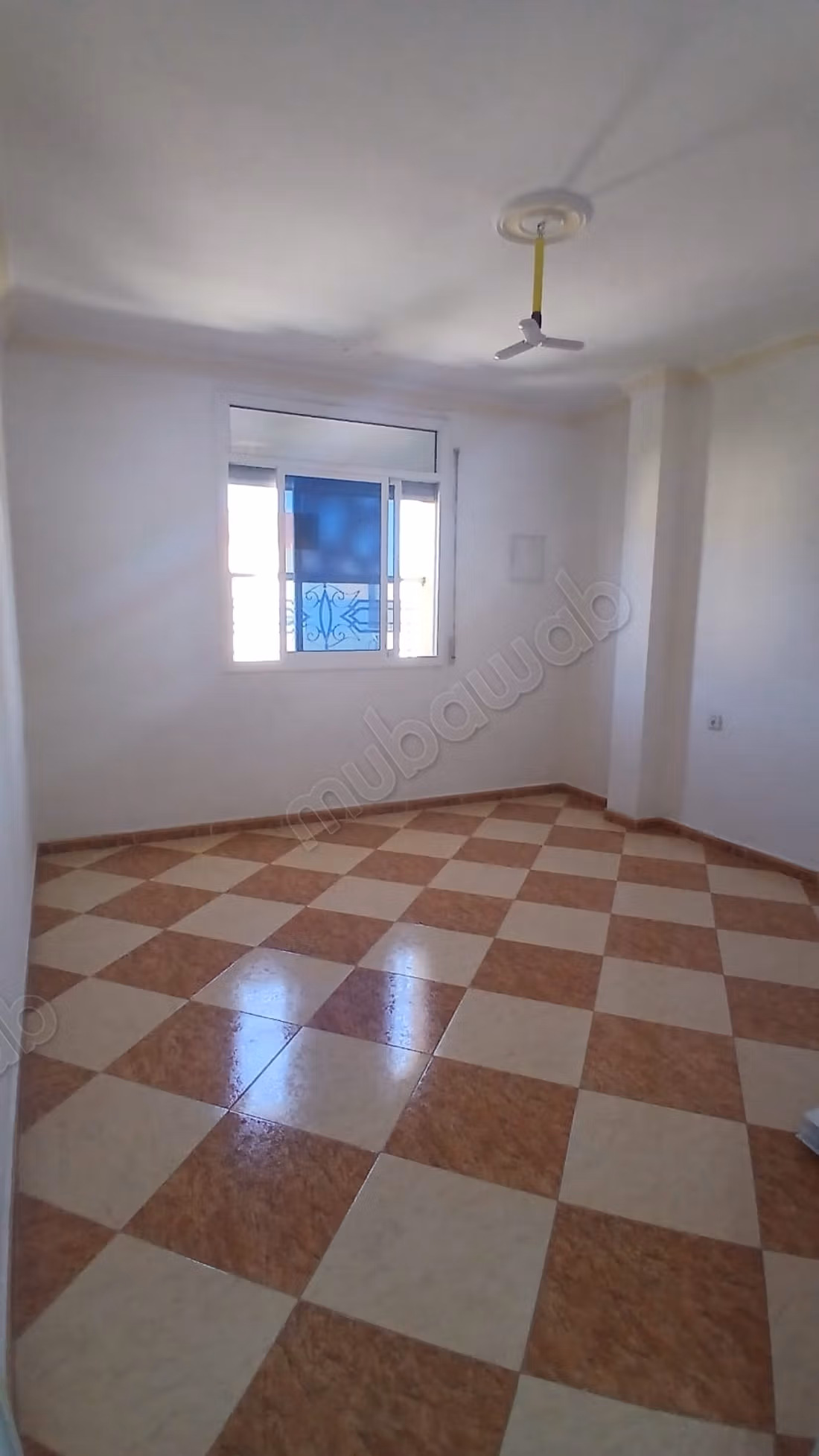 Bel appartement COMMERCIAL en location en Centre ville. Surface totale 75 m². Double vitrage