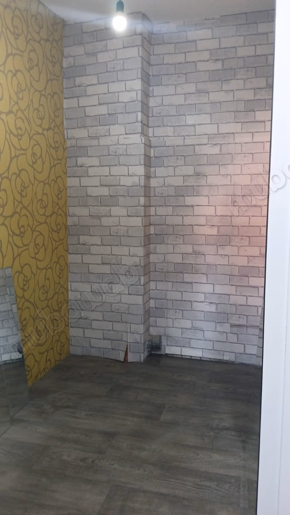 Bel appartement COMMERCIAL en location en Centre ville. Surface totale 75 m². Double vitrage