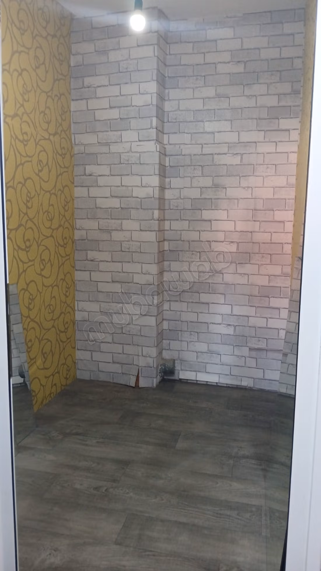Bel appartement COMMERCIAL en location en Centre ville. Surface totale 75 m². Double vitrage