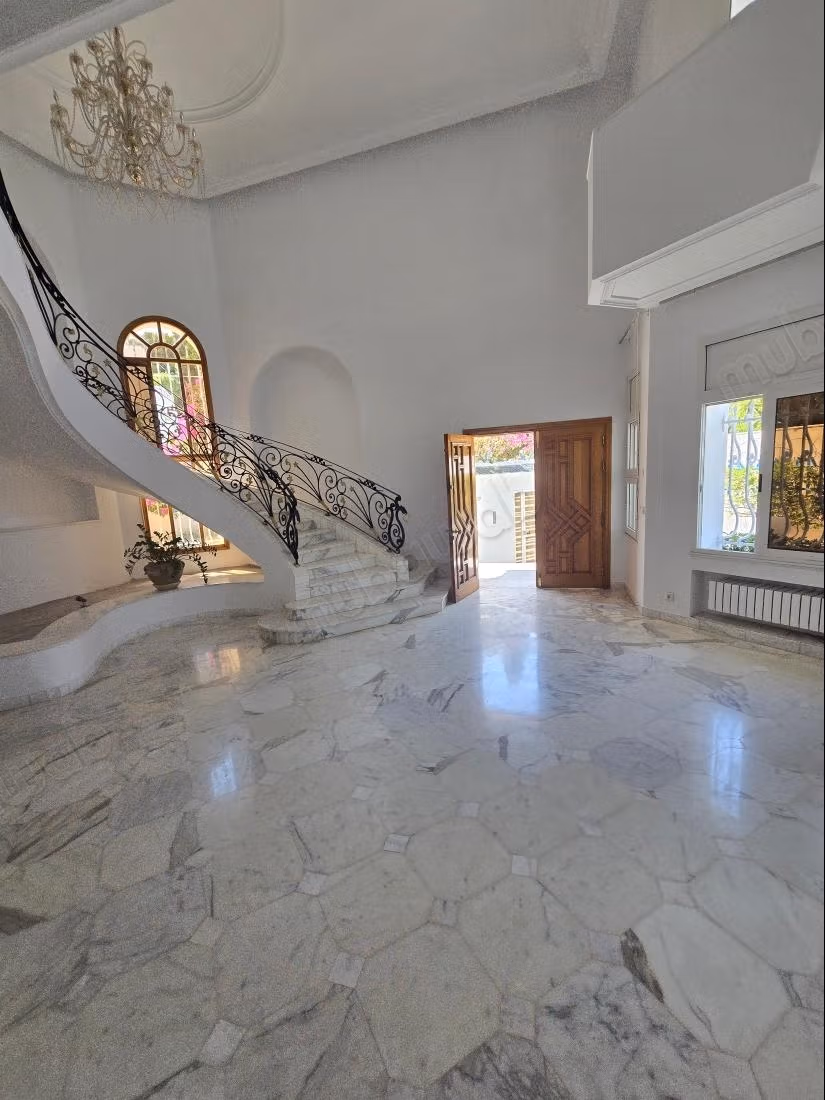 Villa de luxe à la marsa location pied dans l'eau