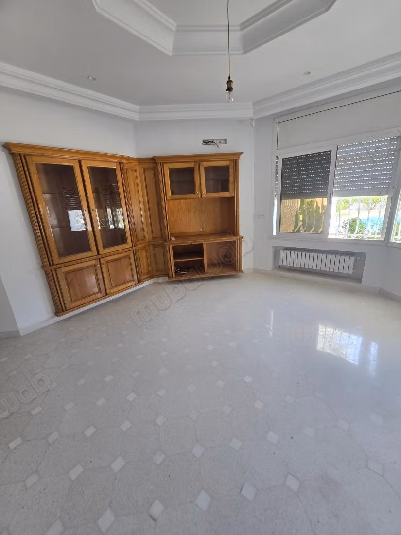 Villa de luxe à la marsa location pied dans l'eau