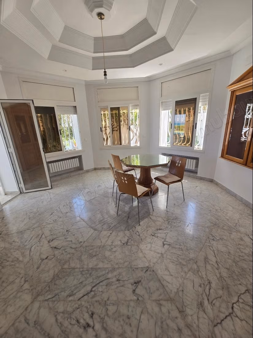 Villa de luxe à la marsa location pied dans l'eau