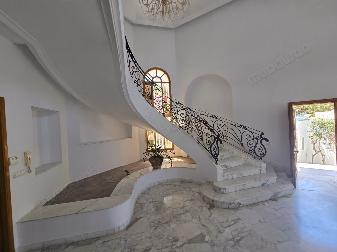 Villa de luxe à la marsa location pied dans l'eau