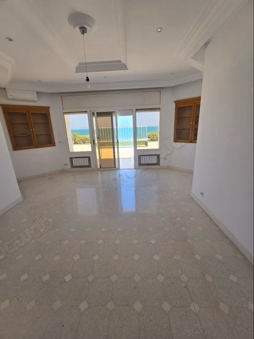 Villa de luxe à la marsa location pied dans l'eau