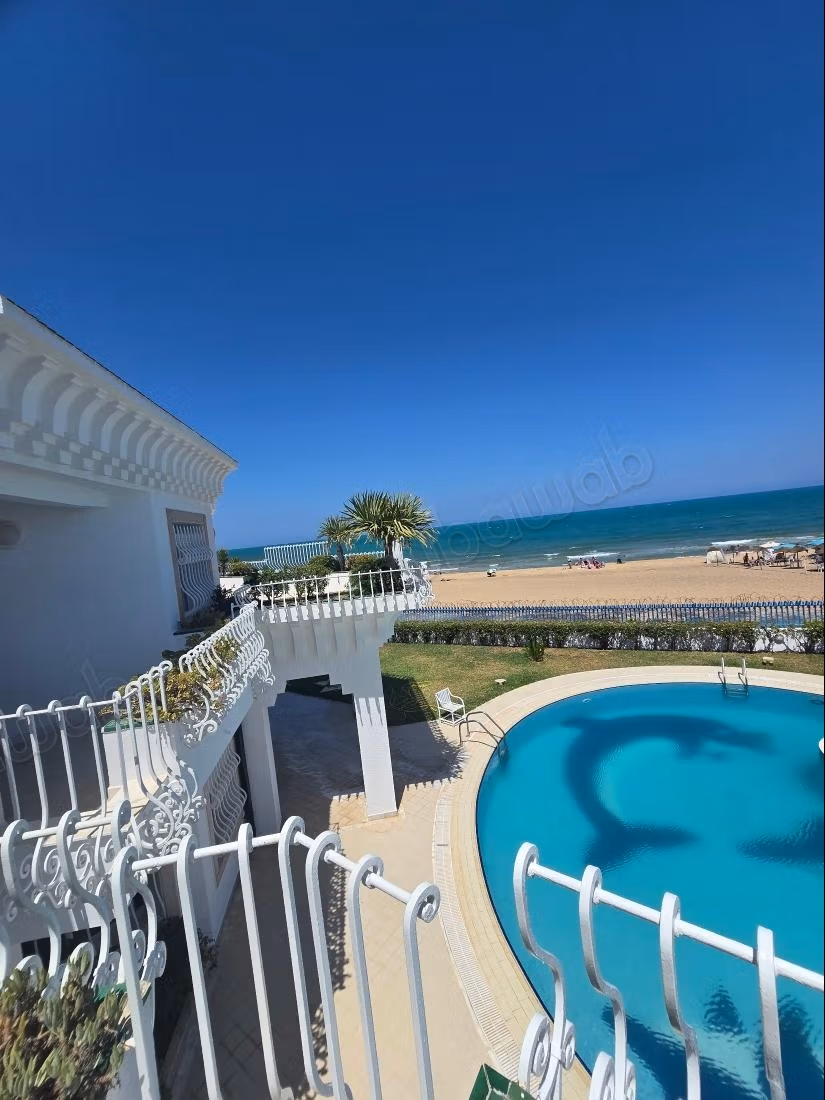 Villa de luxe à la marsa location pied dans l'eau