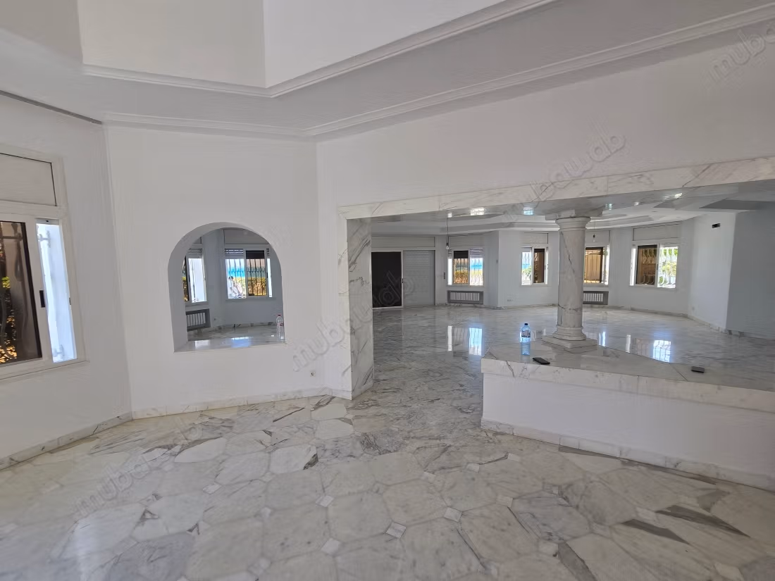 Villa de luxe à la marsa location pied dans l'eau