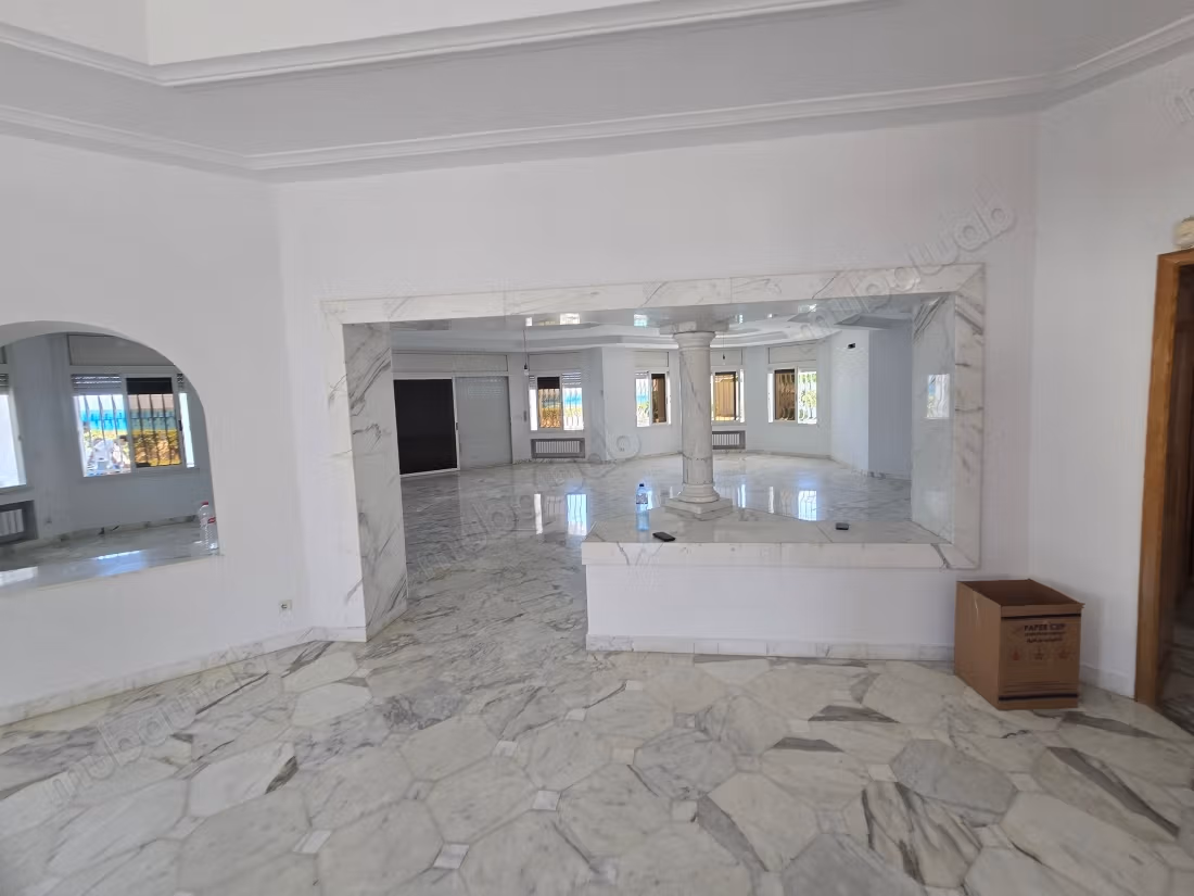Villa de luxe à la marsa location pied dans l'eau