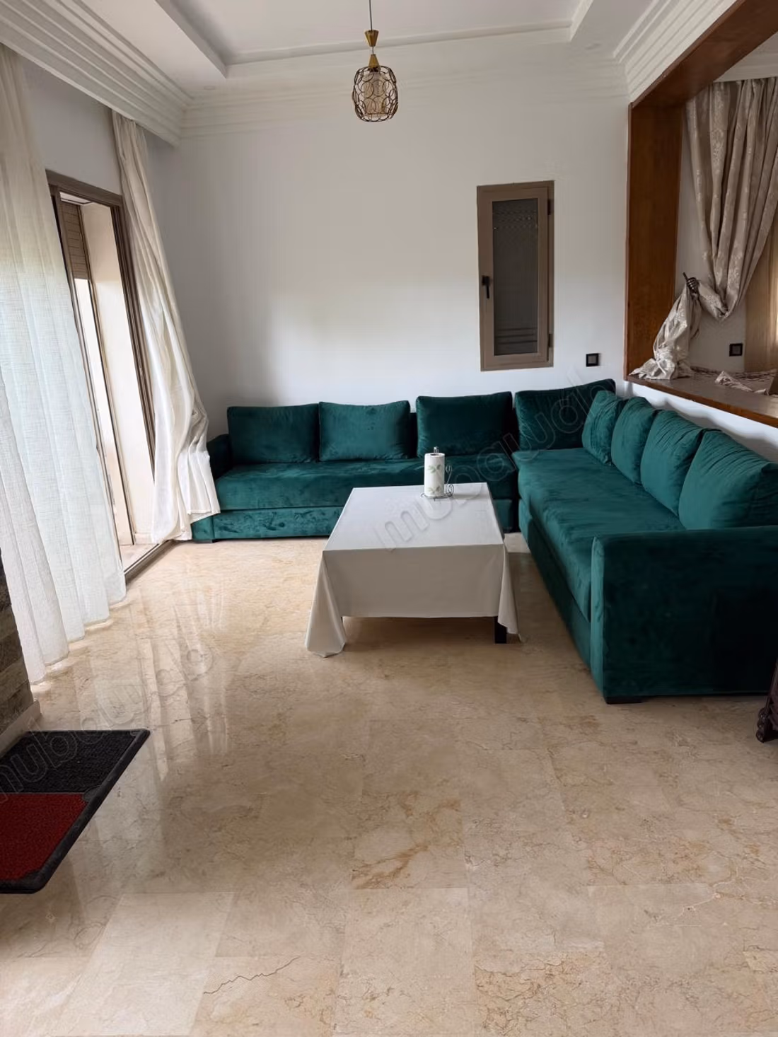 Affitto stagionale sulla spiaggia del giardino. Superficie 143 m². Garage e terrazza