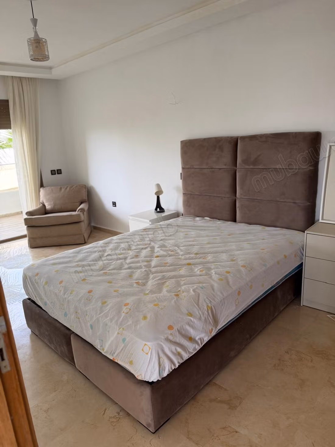 Affitto stagionale sulla spiaggia del giardino. Superficie 143 m². Garage e terrazza