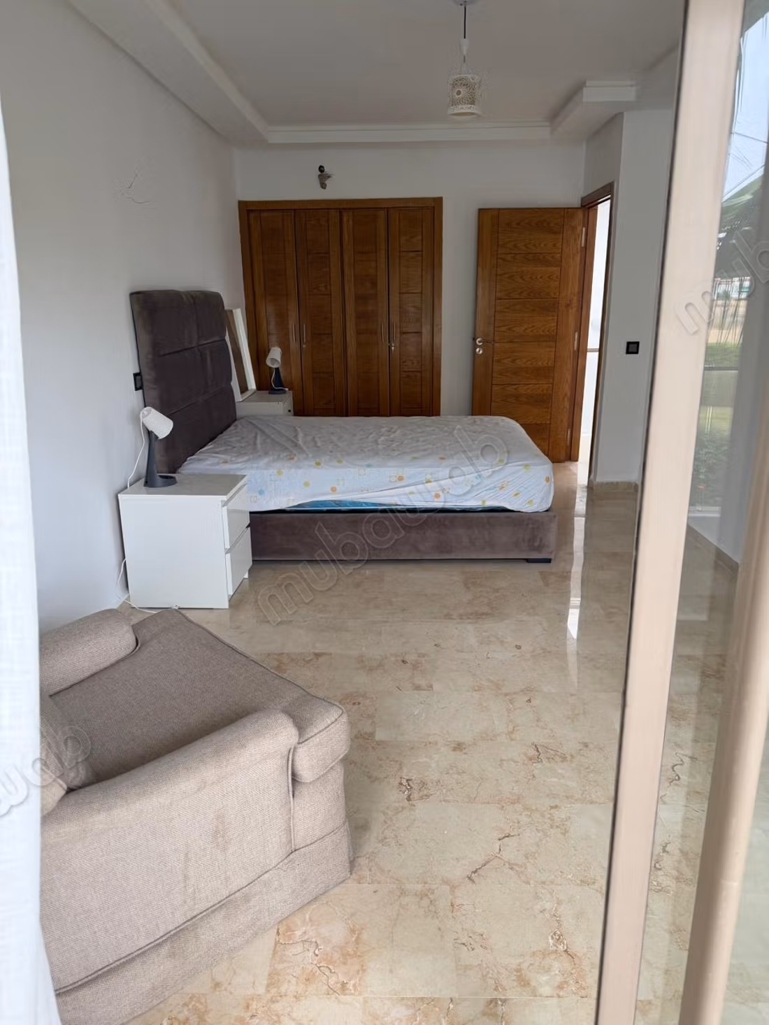 Affitto stagionale sulla spiaggia del giardino. Superficie 143 m². Garage e terrazza