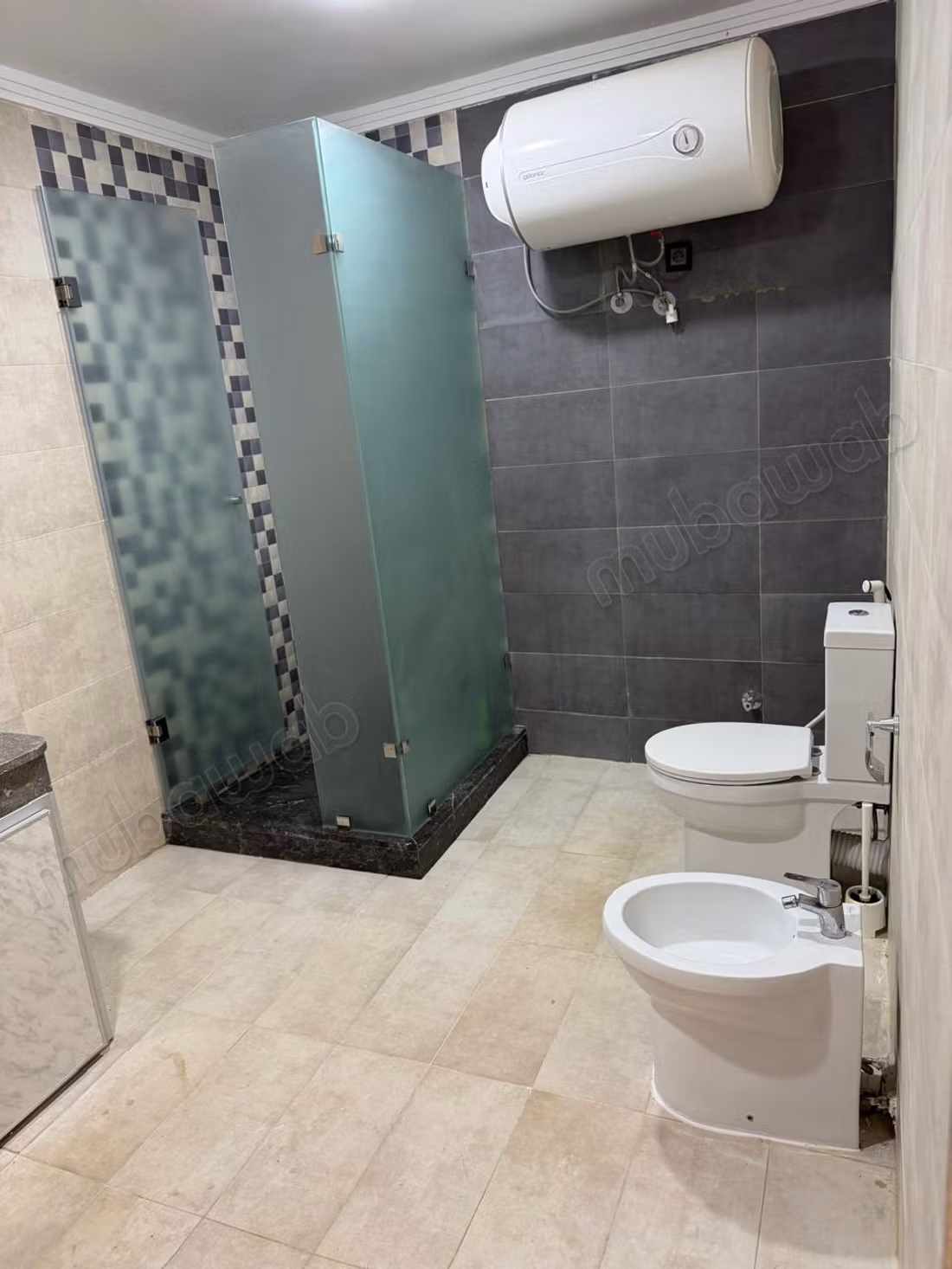 Affitto stagionale sulla spiaggia del giardino. Superficie 143 m². Garage e terrazza