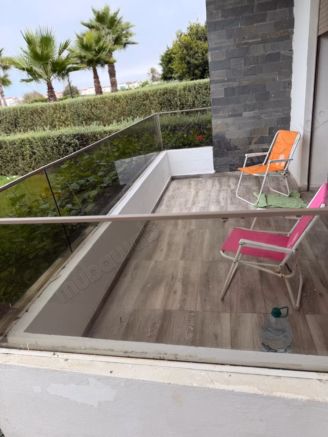 Affitto stagionale sulla spiaggia del giardino. Superficie 143 m². Garage e terrazza