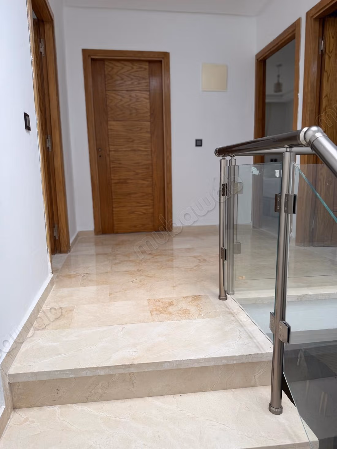 Affitto stagionale sulla spiaggia del giardino. Superficie 143 m². Garage e terrazza