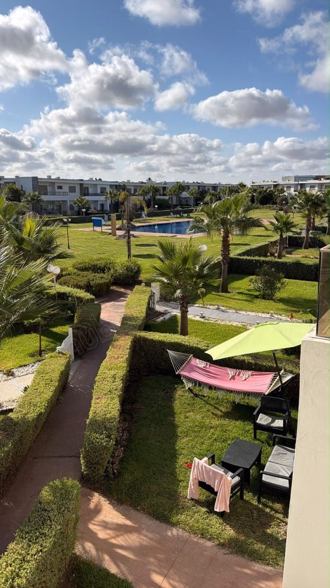 Affitto stagionale sulla spiaggia del giardino. Superficie 143 m². Garage e terrazza