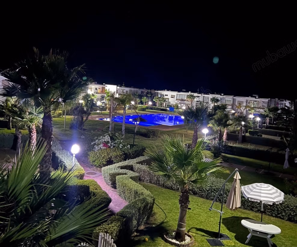 Affitto stagionale sulla spiaggia del giardino. Superficie 143 m². Garage e terrazza