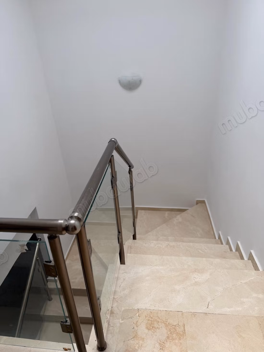 Affitto stagionale sulla spiaggia del giardino. Superficie 143 m². Garage e terrazza
