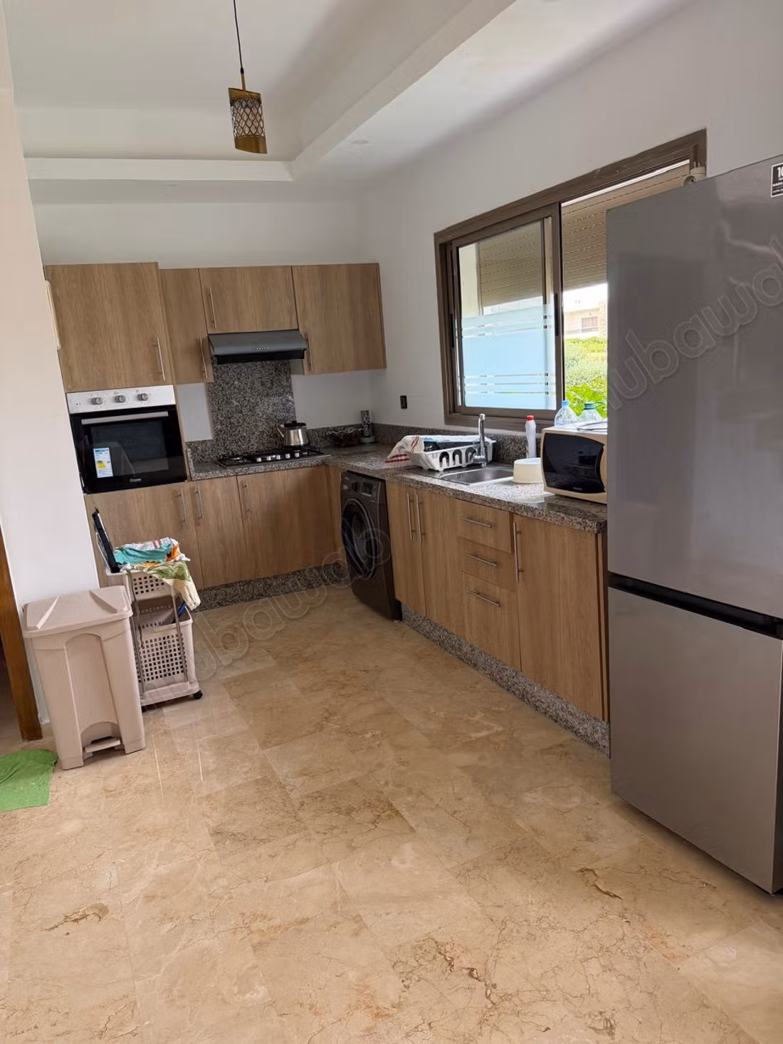 Affitto stagionale sulla spiaggia del giardino. Superficie 143 m². Garage e terrazza