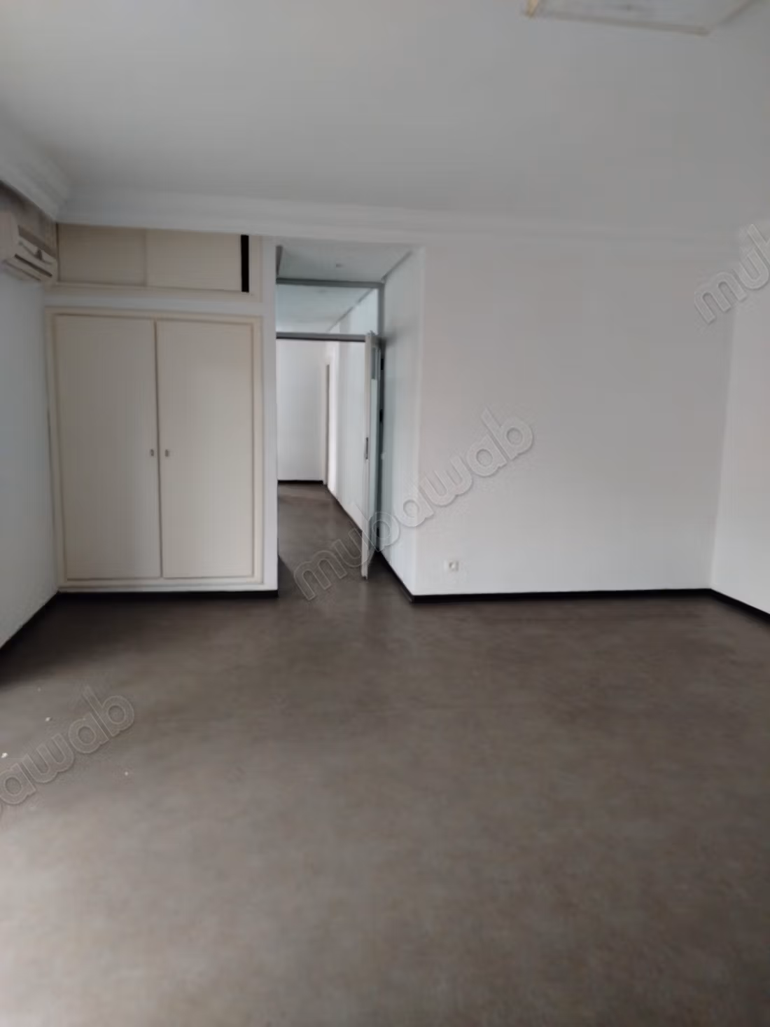 Office for rent in Racine 30000dh