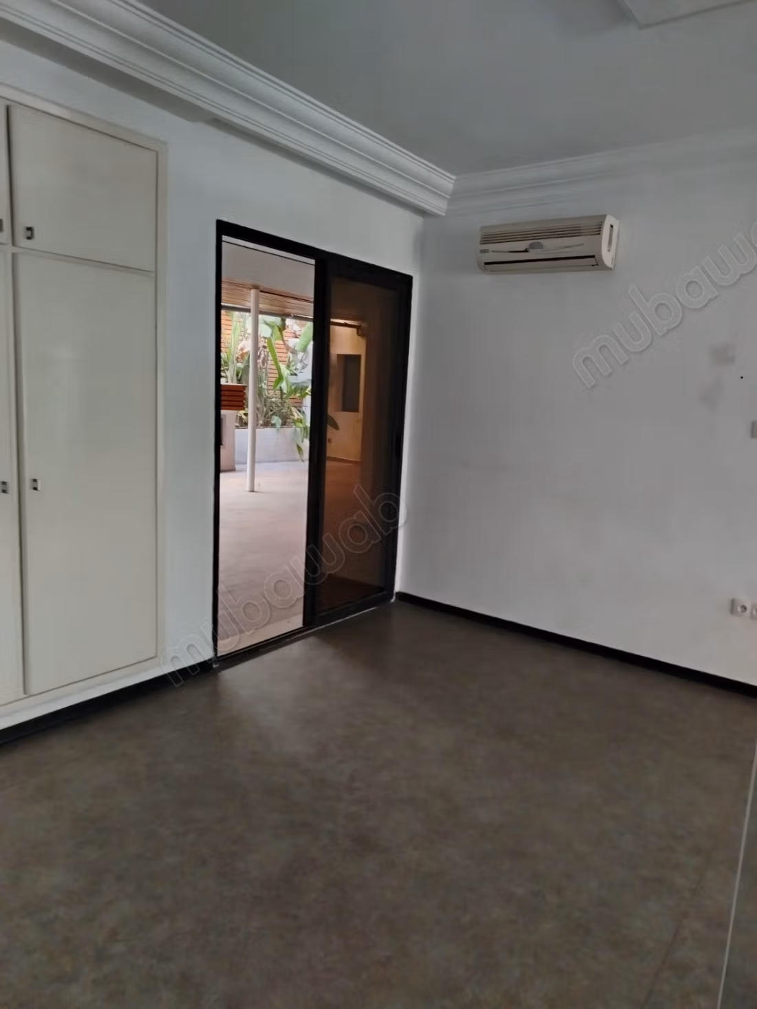 Office for rent in Racine 30000dh
