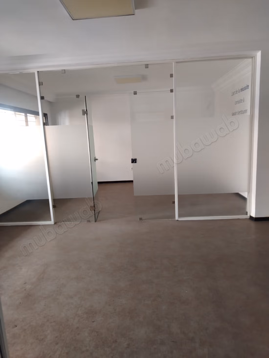 Office for rent in Racine 30000dh