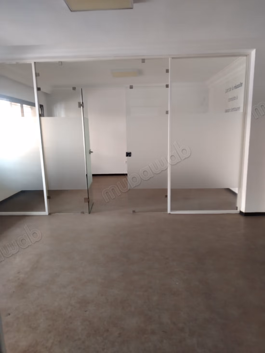 Office for rent in Racine 30000dh