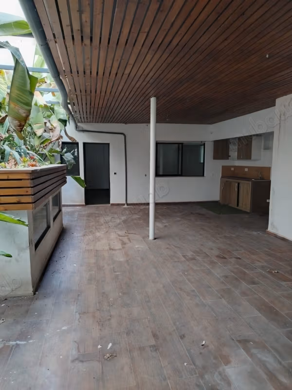 Office for rent in Racine 30000dh
