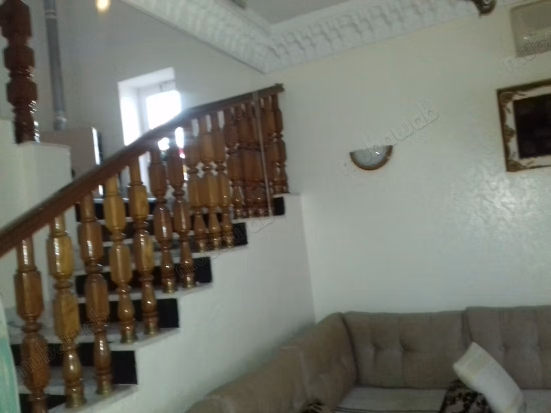Maison de luxe à vendre à El Agba. 
Surface totale 340 m². 
Porte blindée et système de double vitrage